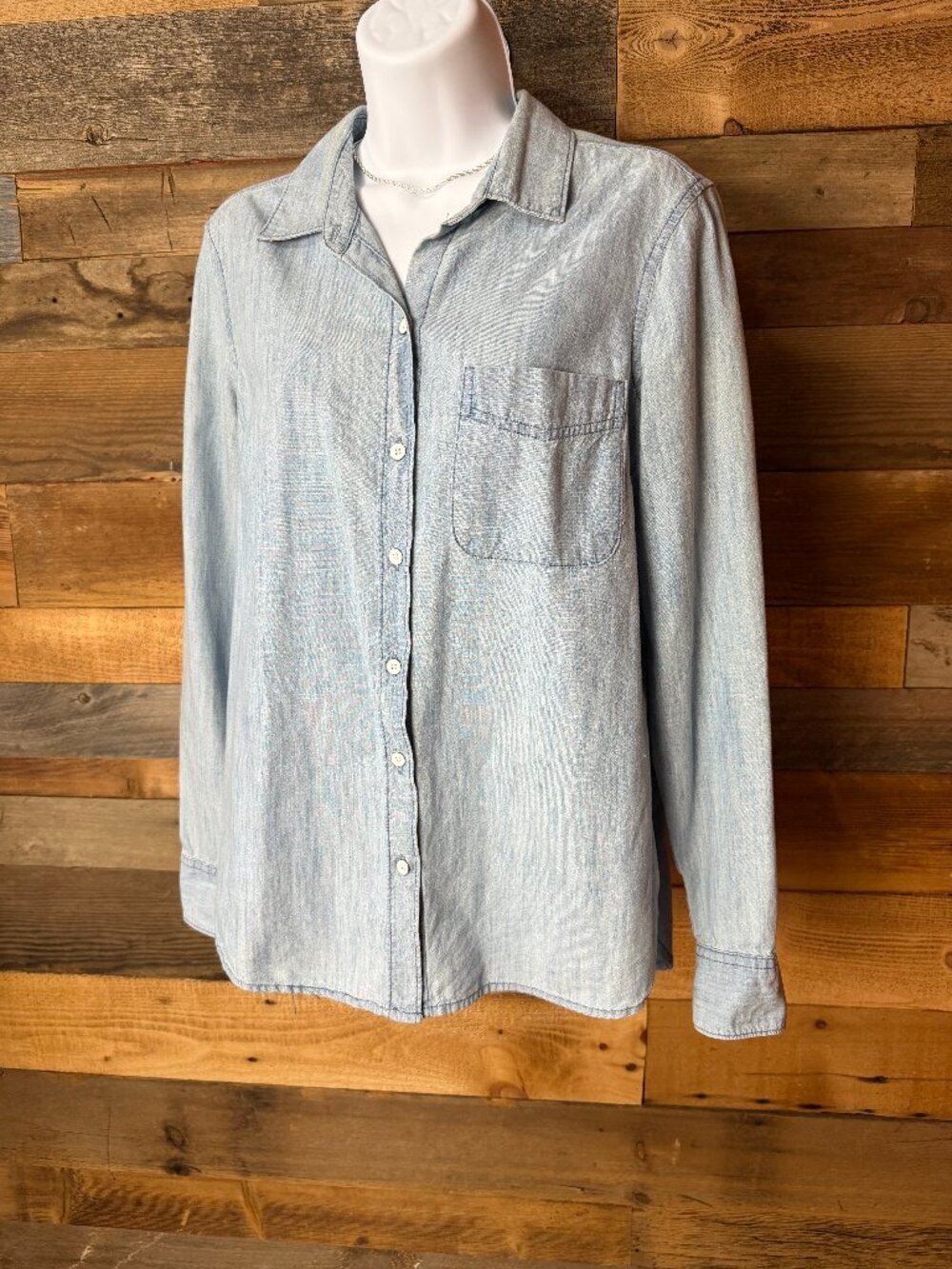 Women's Old Navy Denim Button Up Shirt Long Sleeve Classic